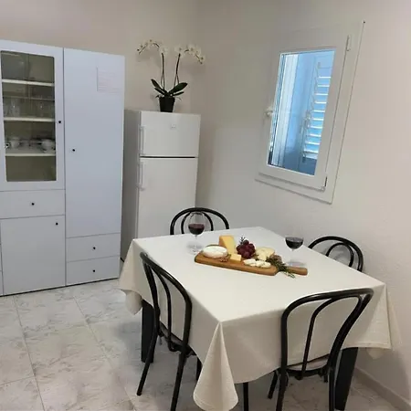 Casa Gioia -appartamento Con Veranda Vicino Marinella * Ольбія